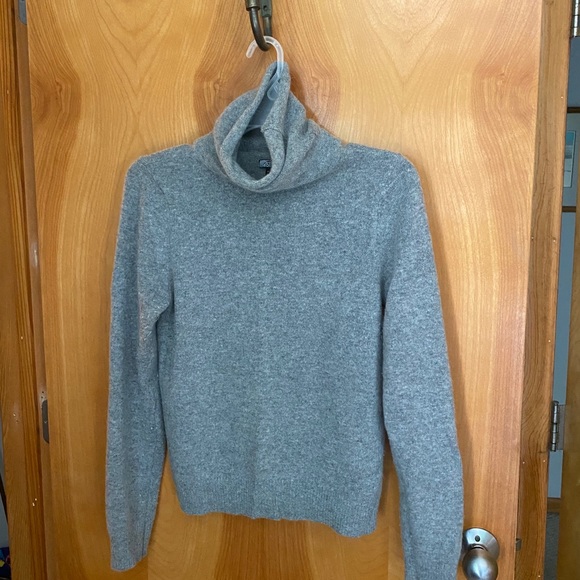 Women’s sweater - Picture 2 of 2